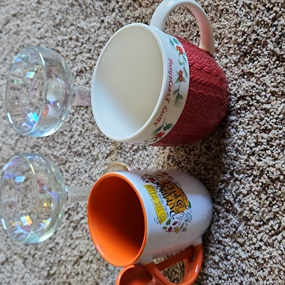 💕Lot of 4 Seasonal Mugs and Champagne Glasses 💕